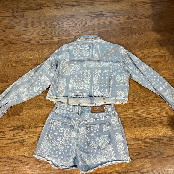 Indigo Saints Denim Light Wash Distressed Shorts and Jacket Set Raw Hem - Picture 2 of 10